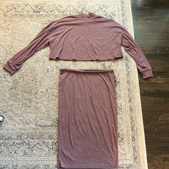 NWT!! Maternity High Neck Drop Shoulder Tee & Skirt Set - Picture 5 of 5